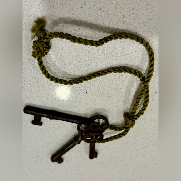 Vintage Keys Skeleton Keys Antique Rustic Home Decor - Picture 3 of 3